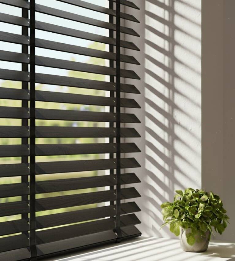 AKILLI MOTORLU AHŞAP JALUZİ, SİYAH RENK,  50mm,  % 100 orjinal ahşap jaluzi , Uzaktan kontrol, Zaman ayarlı - 3